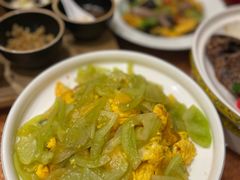 青柿子炒鸡蛋-唐山宴百姓府邸院落中餐