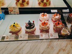 -花花卷卷·鲜食蛋糕(泉屋店)
