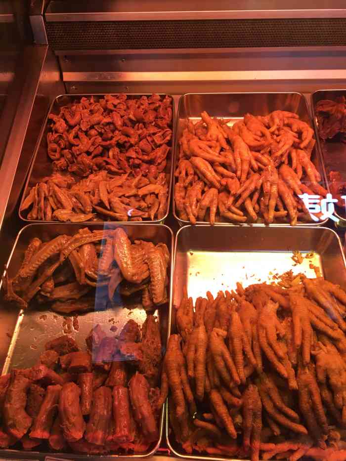 卤阿卤小鲜(宜品街市店"口味:五香的很鲜香,酱香的很入味,秘制的.