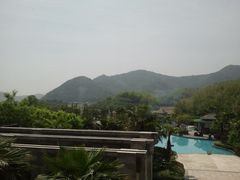 大堂边上，能看到室外泳池-宁波九龙湖开元度假村