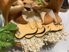 -红鼎豆捞·非遗鲍皇汤火锅(宝丰路店)