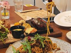 -Mark&Mars Restaurant