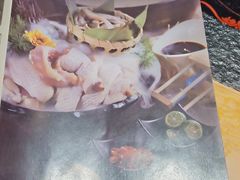 -洪氏嗨捞·广东猪肚鸡·椰子鸡火锅(西咸万象城店)