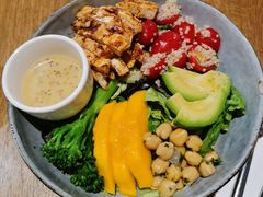 鸡肉牛油果芒果色拉-Wagas沃歌斯(太古汇店)