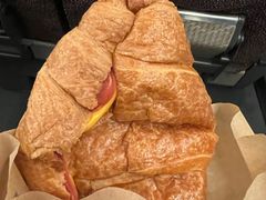 -星巴克(上海虹桥站2A检票口)