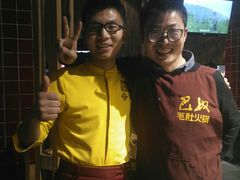 此帅哥服务之周到无人能及-巴奴毛肚火锅(六天地店)