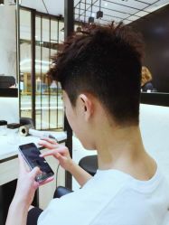 -HAIR CORNER