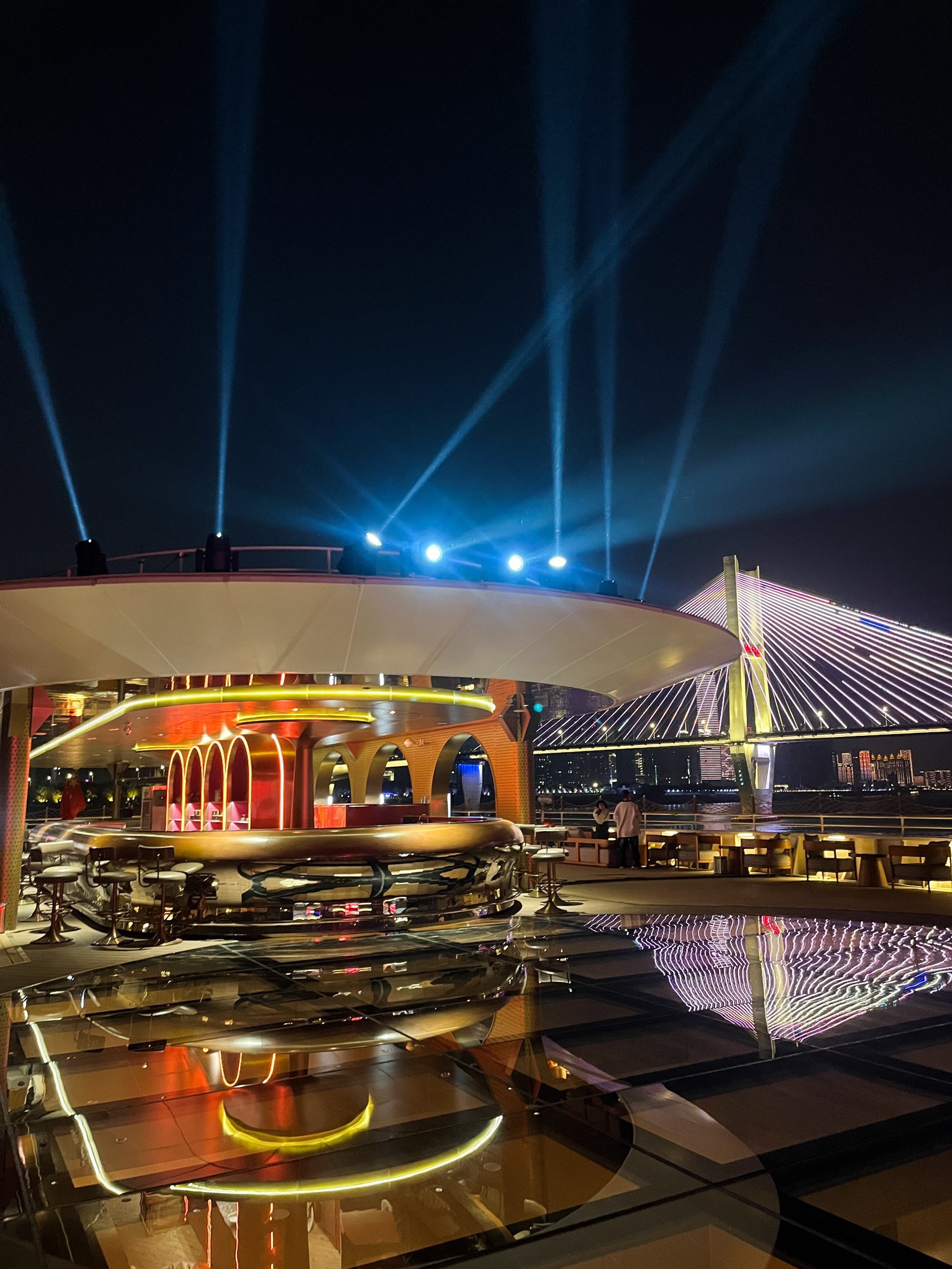 夜晚解锁央视春晚&跑男同款 古琴号 游轮