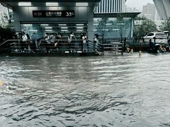 -上海游泳馆(地铁站)