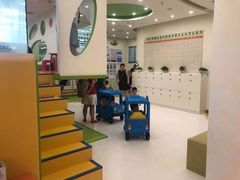 -小小王国亲子游泳俱乐部(锦辉中心)