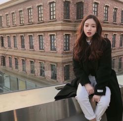 -变画·发型STUDIO