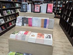 -钟书阁(群光广场店)