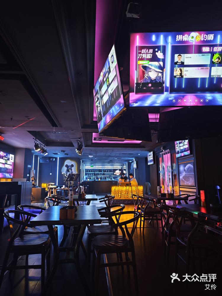 麦田里音乐酒吧