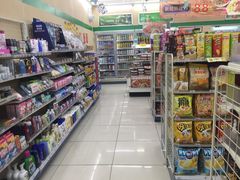 零售区-全家便利店(长江南路站店)