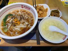 -呷佬·长沙手工米粉(金沙江路店)