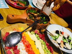 彩虹沙拉-胡桃里音乐酒馆(罗湖HALO广场店)