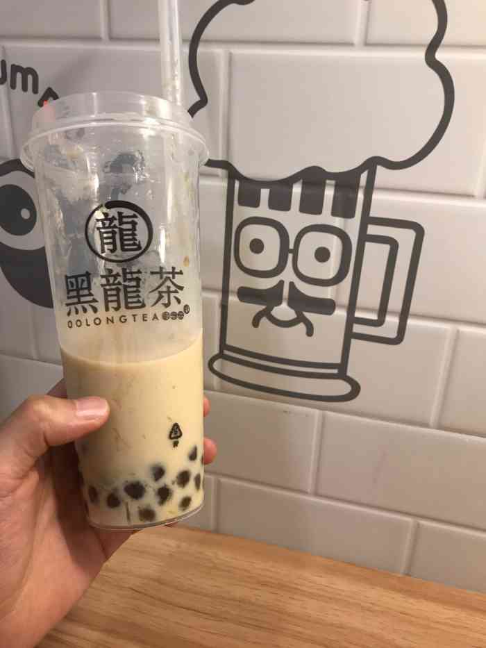 黑龙茶(淮海西路店)-"服务,店里三名员工,两女一男,男的是老板.