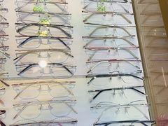 -新视达眼镜店·蔡司·依视路(名镜苑店)