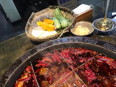 -渝嘴小老弟老火锅(华新村店)