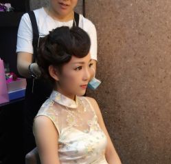 -现代经典婚纱摄影