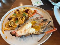 -Chom Cafe and Restaurant