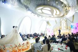 点击看大图 -GRACE KELLY婚纱与礼服(北京店)