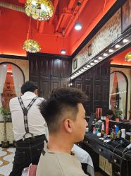 -东方先生国潮男士理发馆
