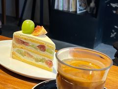 晴王葡萄无花果奶油蛋糕-black rainbow coffee