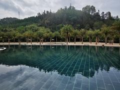 -腾冲洞山温泉村