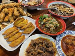 -爆炸头阿姨小四川正宗川味小吃(无任何分店)