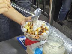 门口的冰汤圆-渝味黄姐火锅(黄泥村店)