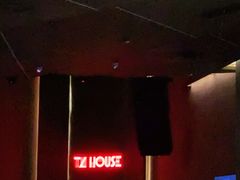 -TZ House音乐现场(来福士中心店)