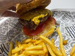 -TRIPS BURGER(大钟寺店)