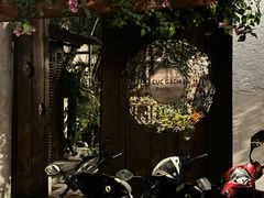 -Cuc Gach Quan Restaurant