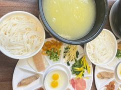 -维笙望湖·天膳源蒙自过桥米线