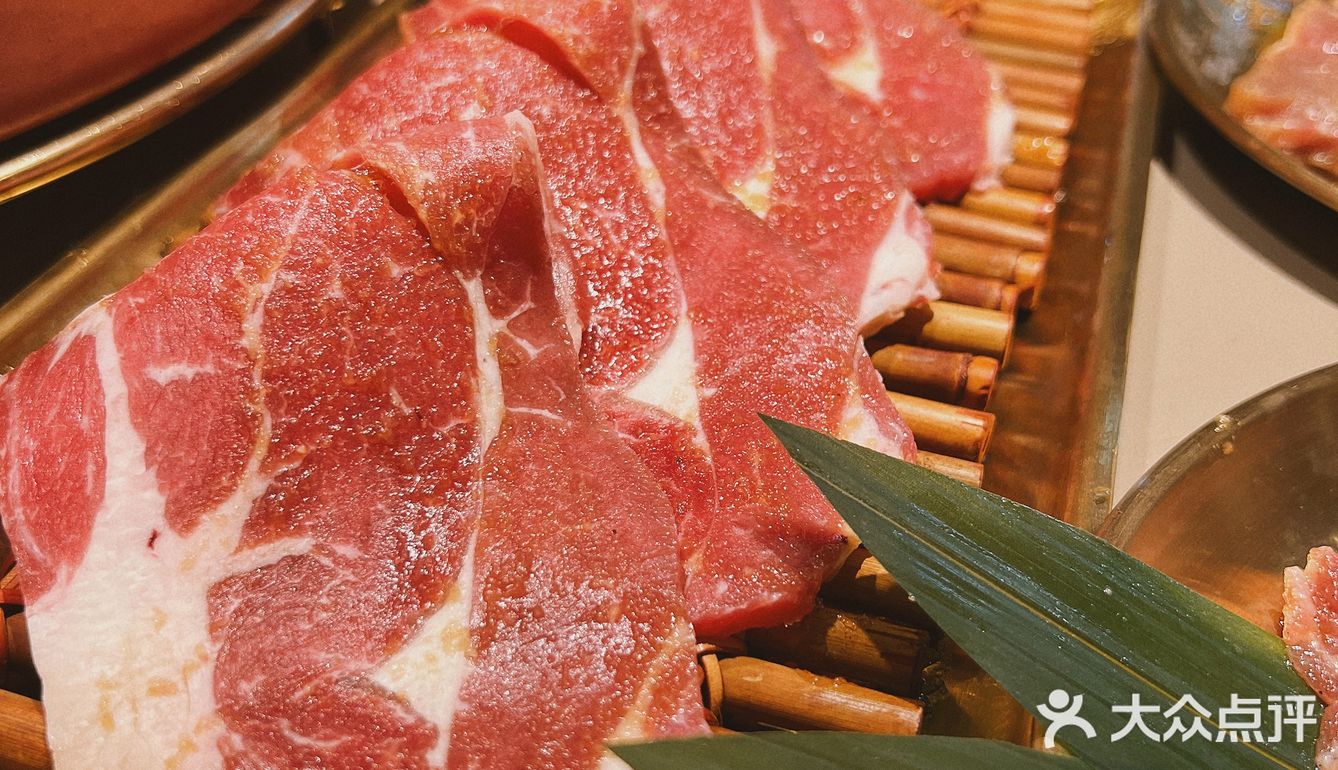 传说中会把人香迷糊的泥炉烤肉终于开分店啦[调皮]