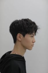 -一家只做男发烫染的店