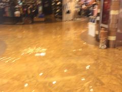 -王府井百货熙地港店