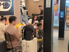-麦当劳(上海虹桥站30B检票口楼上)