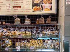 面包甜点陈列柜-国际饭店·帆声西饼屋(黄河路店)