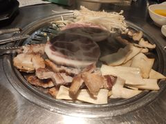 梅花肉-韩聚屋韩国烤肉餐厅(新北万达店)