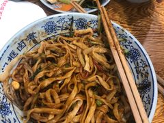 老北京炸酱面-门框胡同百年卤煮(新街口店)