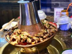 -沪小二炭火蛙锅(淮海中路美食不夜城店)