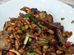 萝卜干炒腊肉-三湘四水正宗湘菜(君峰路店)