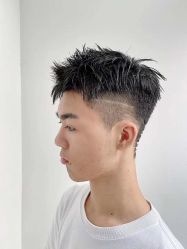 点击看大图 -V8潮牌·接发烫染连锁