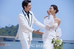-现代经典婚纱摄影