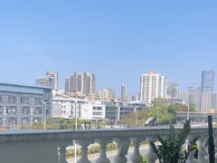 -维也纳酒店(深圳横岗塘坑地铁站店)