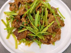 芹菜炒牛肉-东北农家小院(定西路店)
