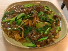 湿炒牛河-胡须佬鸡煲四季火锅(龙珠大道店)