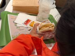 -麦当劳(上海虹桥站30B检票口楼上)
